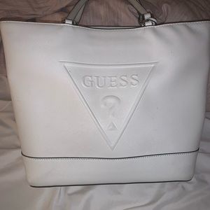 ALL WHITE GUESS SHOULDER BAG